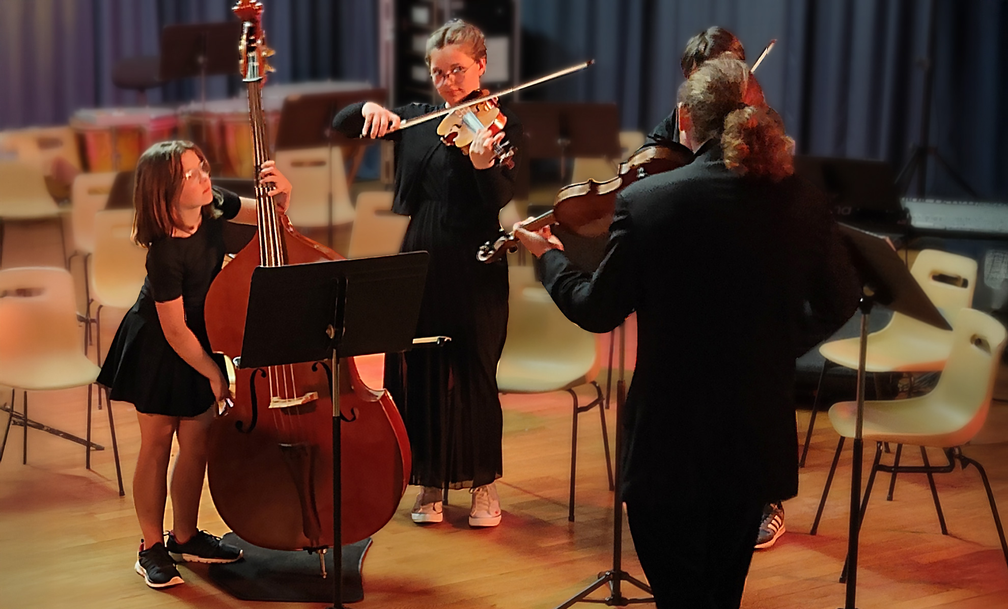 Ensemble à cordes de l'école de musique La Lyre Mélusine, violon, violoncelle, contrebasse